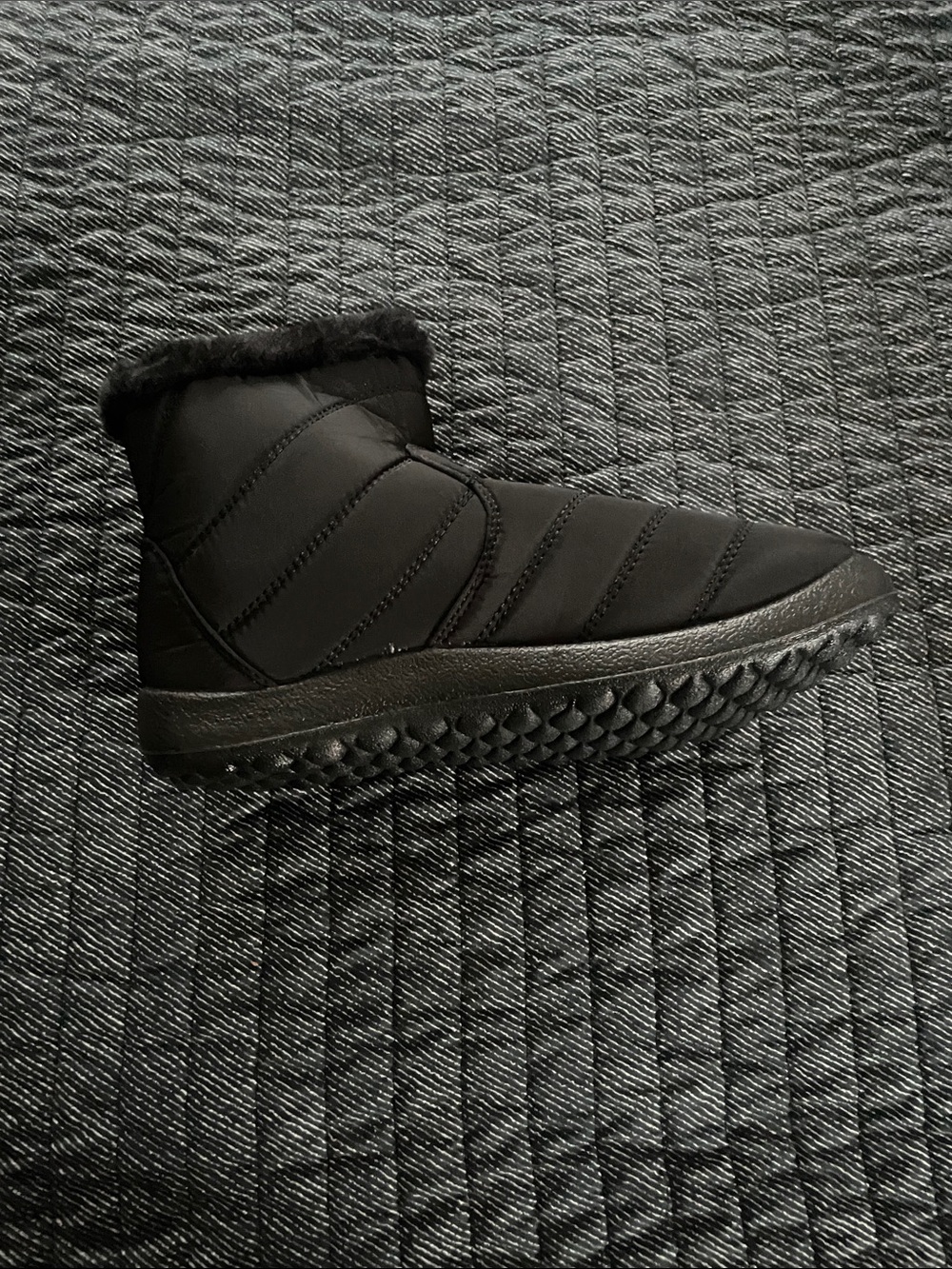 BJ Women's Black QuiltedRain/Winter Ankle Boots with Zipper - Picture 7 of 9